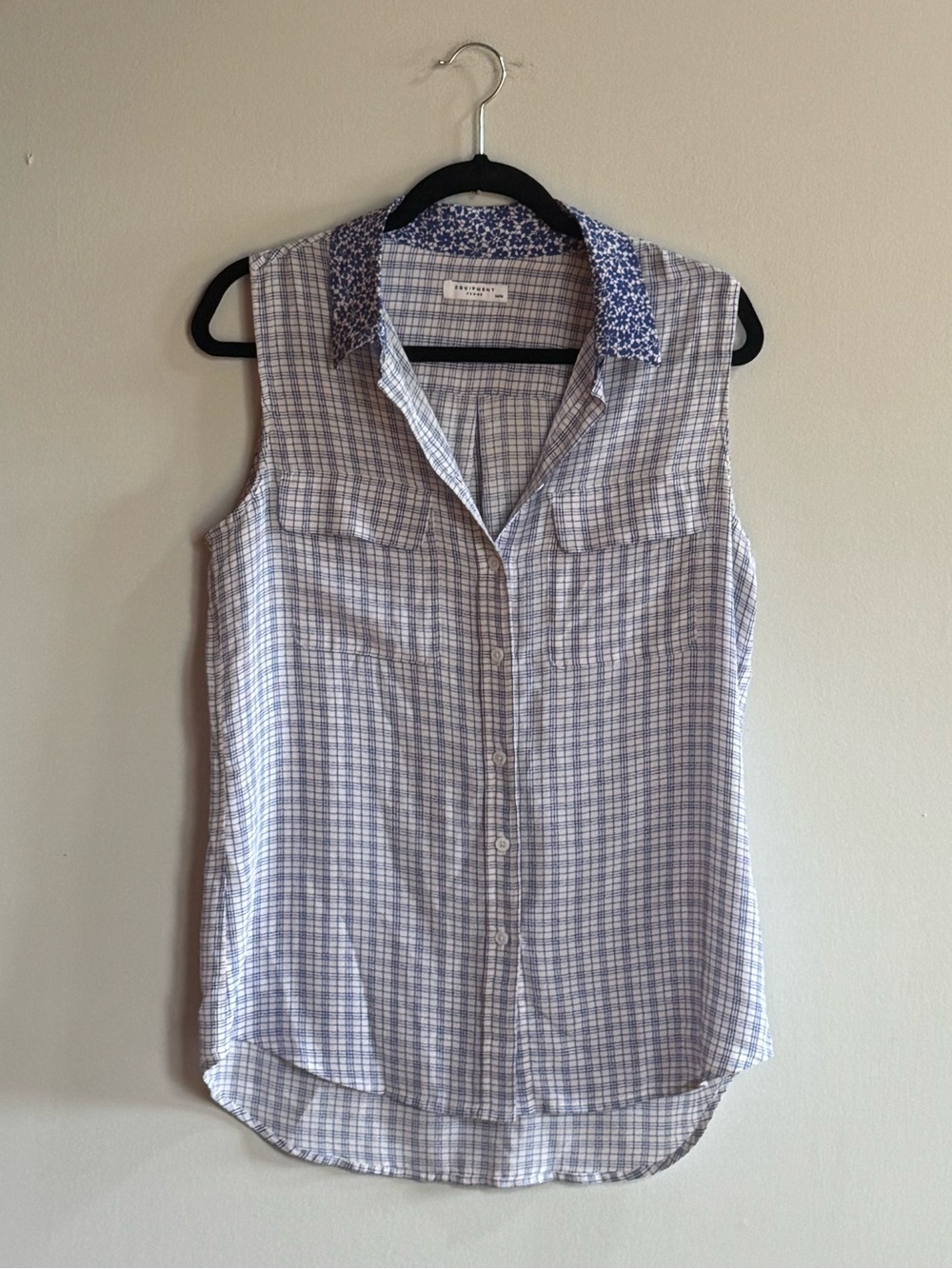 Equipment Femme 100% Silk Sleeveless Plaid Blouse – Medium – Blue & Ivory